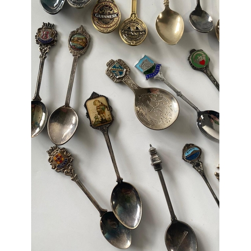 582I - Quantity of collectable spoons with a Limoges porcelain brooch