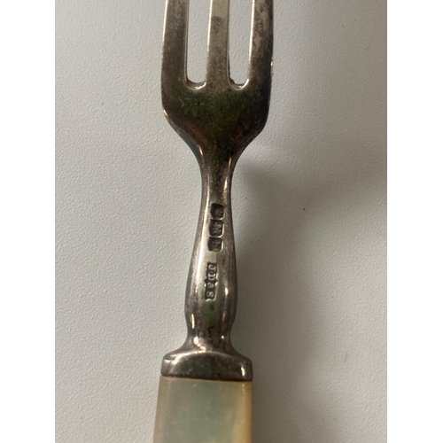 582V - 5 silver and Mother Of Pearl handled forks, Sheffield mark