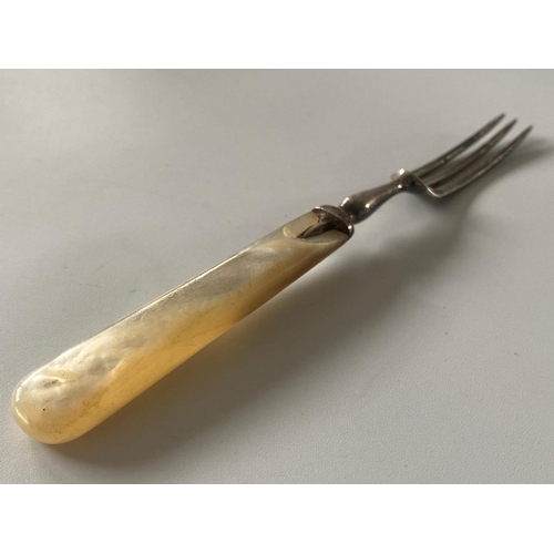 582V - 5 silver and Mother Of Pearl handled forks, Sheffield mark