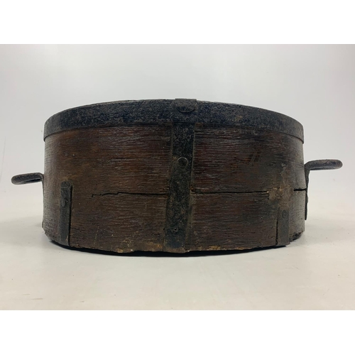 85 - Large 19th century oak and metal bound tub, 66cmx50cmx19cm