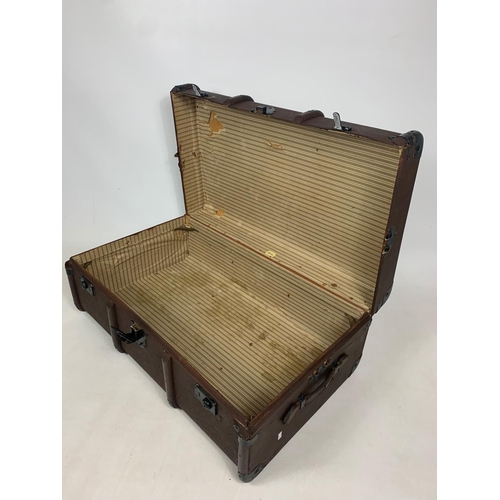 106 - Vintage trunk