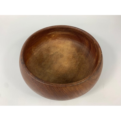 27 - Teak mid century fruit bowl. 25cm