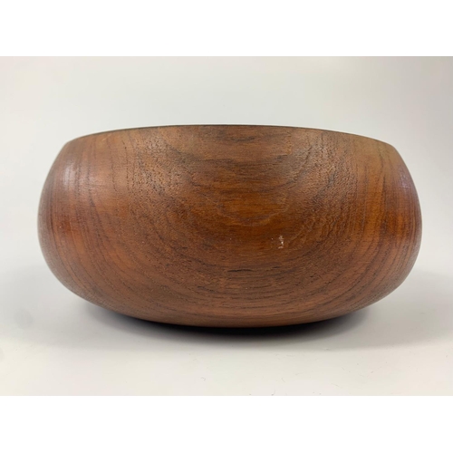 27 - Teak mid century fruit bowl. 25cm