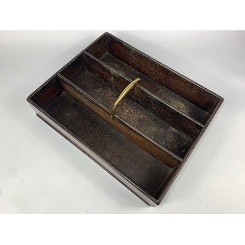 31 - Georgian mahogany cutlery tray. 45x36cm