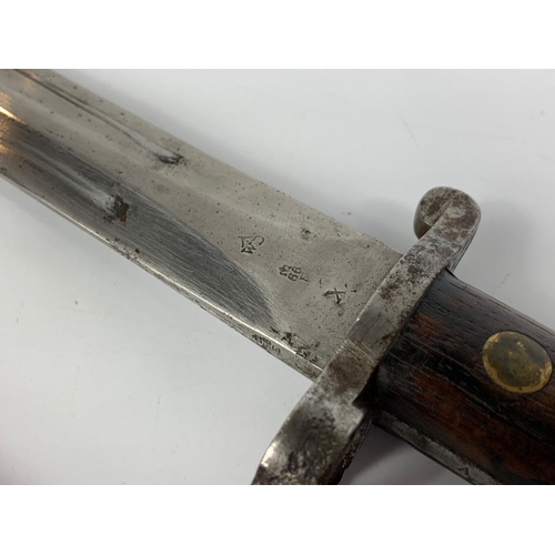 1 - Late 19th century bayonet stamped, W.D. and V.R.  44cm