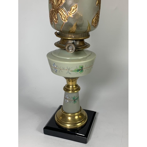 49 - Late Victorian oil lamp, 39cm