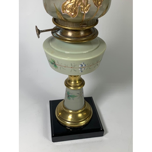 49 - Late Victorian oil lamp, 39cm