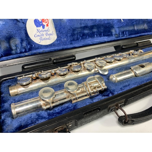 54 - Selmer USA flute with case
