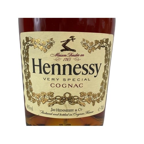 12 - Hennessy Very Special Cognac. 70cl