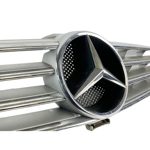 159 - Mercedes grill. 87cm