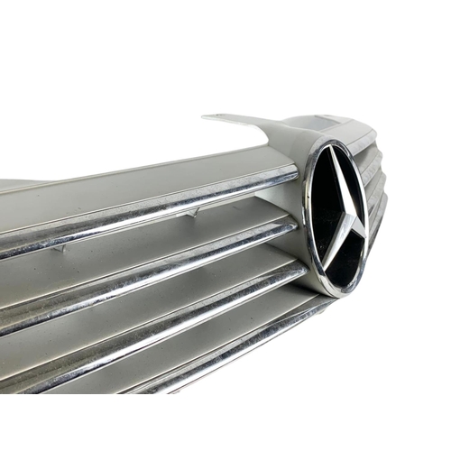 159 - Mercedes grill. 87cm