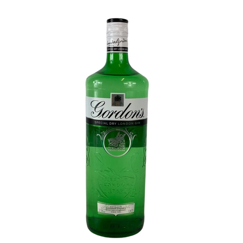 21 - Gordon’s Special Dry London Gin. 1 litre