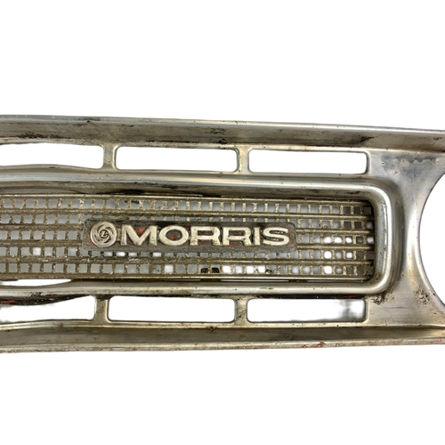 234 - Vintage Morris car grill. 147cm