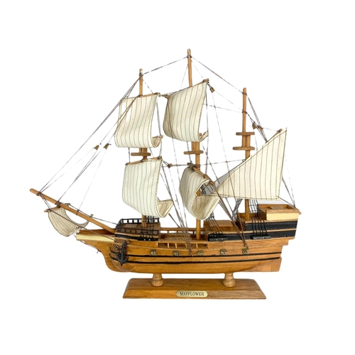 237 - Model ship “Mayflower” 47/43cm