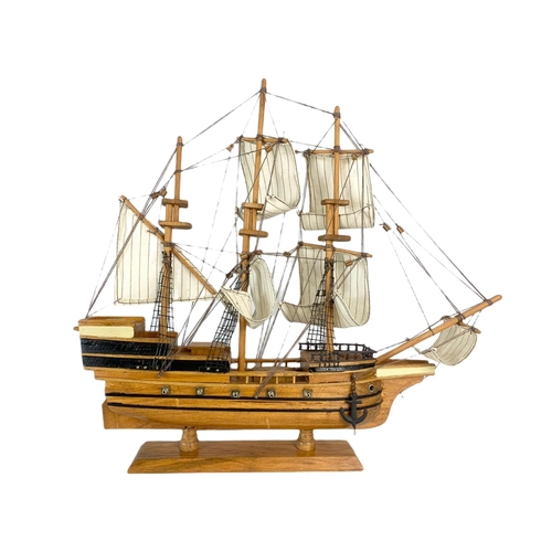 237 - Model ship “Mayflower” 47/43cm