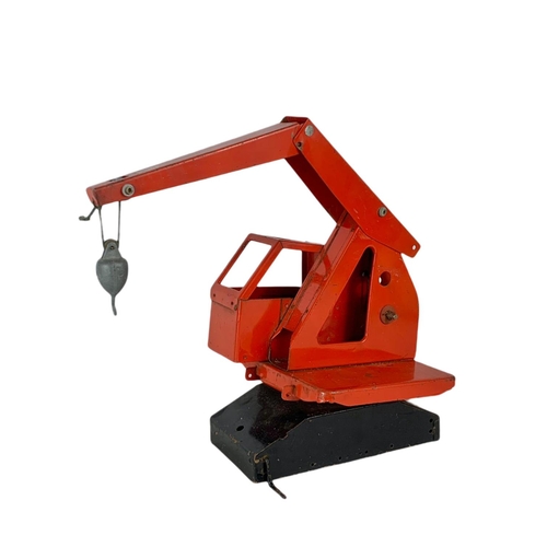 250 - Triang crane. 33cm