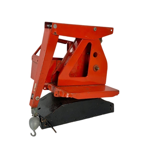 250 - Triang crane. 33cm