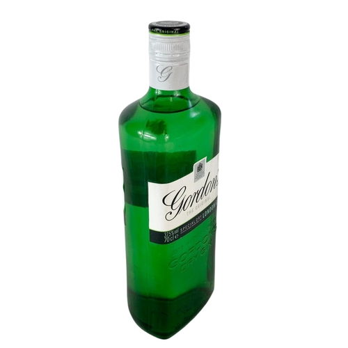 27 - Gordon’s Special Dry London Gin. 70cl