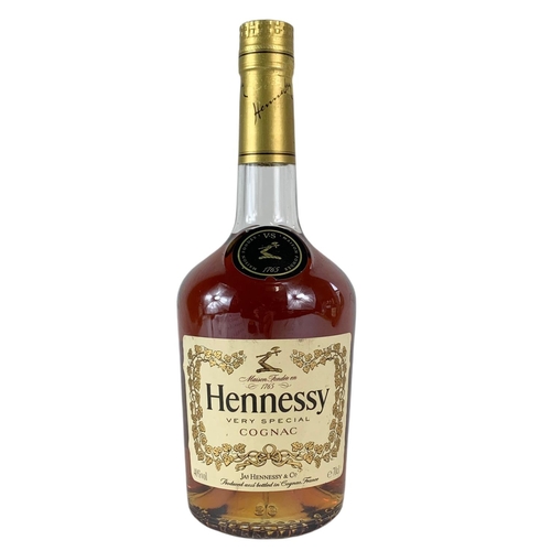 32 - Hennessy Very Special Cognac. 70cl