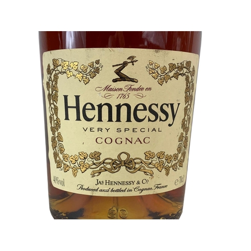 32 - Hennessy Very Special Cognac. 70cl