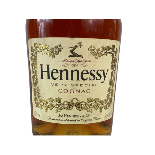 34 - Hennessy Very Special Cognac. 70cl.