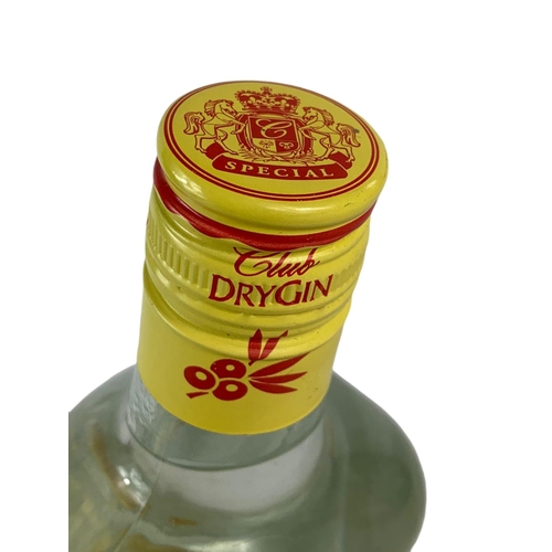 38 - Castlegy Club Dry Gin. 70cl