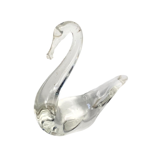 391 - 3 Selkirk Glass paper weight swans. Largest 11.5cm