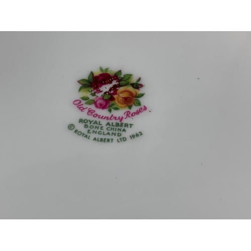 418 - 6 Royal Albert Old Country Roses dinner plates and Oneida cutlery