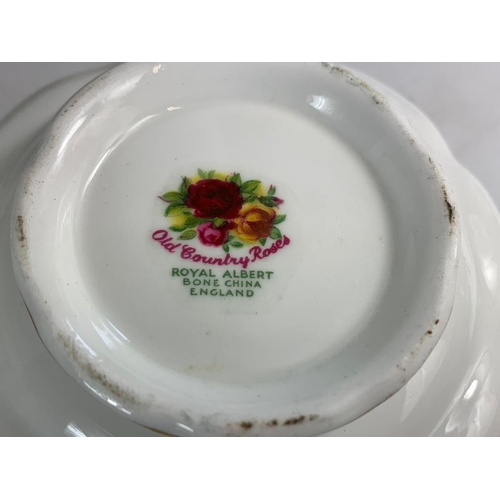 423 - 23 piece Royal Albert Old Country Roses tea and dinner ware.