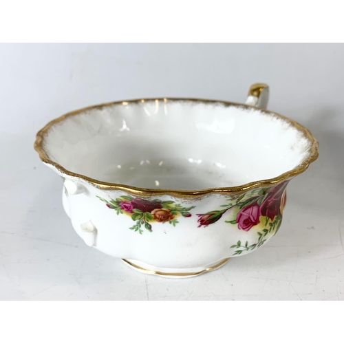 423 - 23 piece Royal Albert Old Country Roses tea and dinner ware.