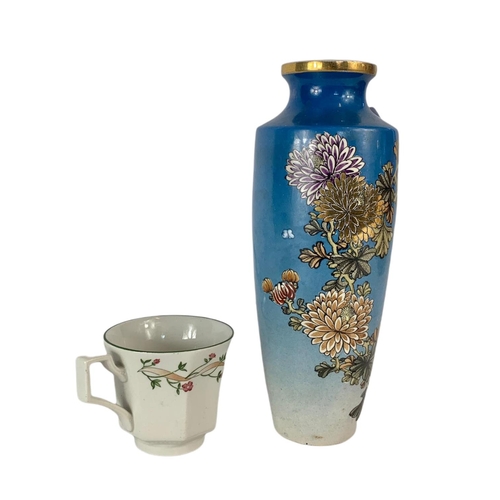 481 - Late 19th century Chinese pottery vase, 25cm