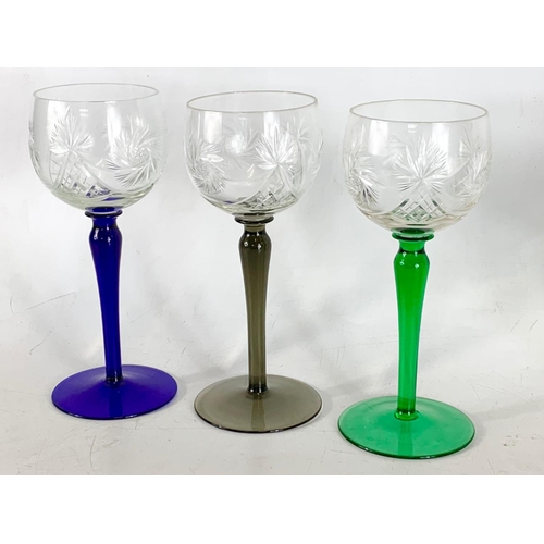 487 - 5 vintage crystal wine glasses. 18cm