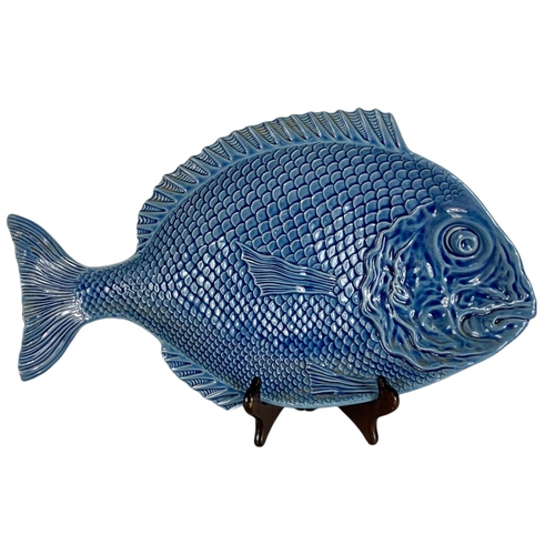 495 - Large pottery fish platter and 5 matching pottery plates. El Corte Ingles. 51cm