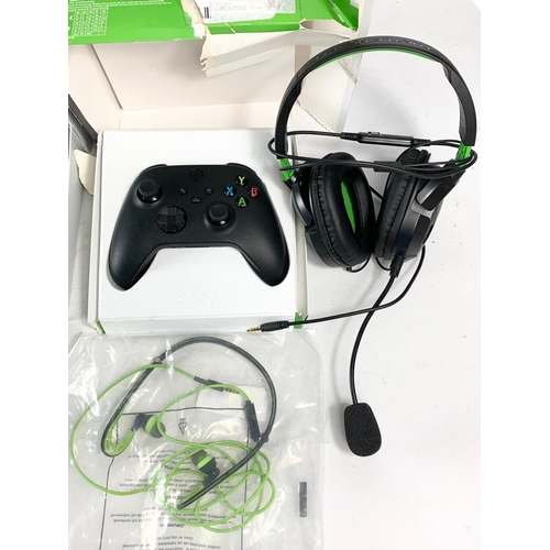 55 - 11 controllers and headphones for XBOX and PlayStation. 3 XBOX headphones, 7 XBOX controllers and a ... 