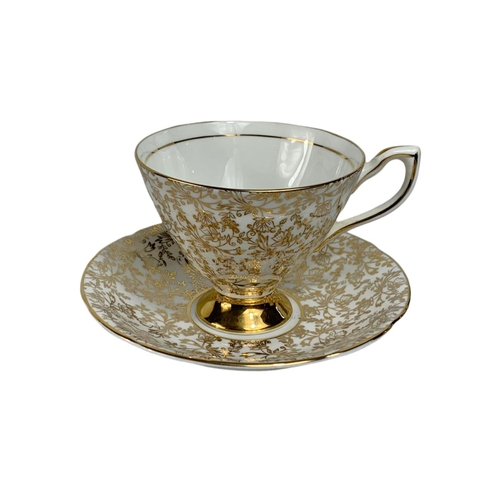 560 - 21 piece vintage Clare tea set