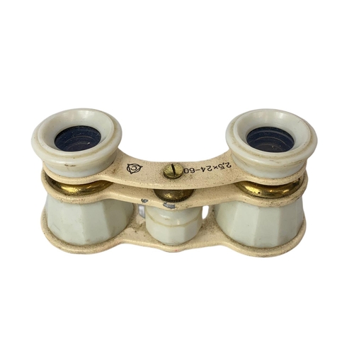 651 - Pair of vintage opera glasses. 9.5/4.5cm