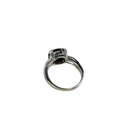 658 - 9ct white gold ring.