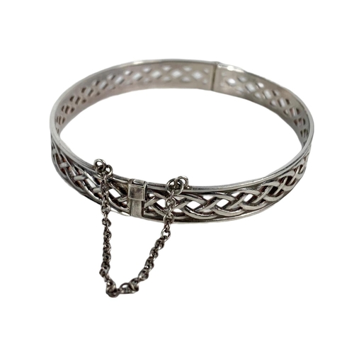 661 - Silver bracelet.