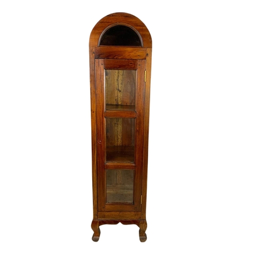 800 - Indian rosewood display cabinet. 32/32/120cm