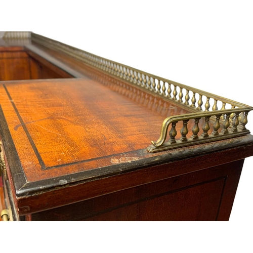 826 - Edwardian leather top desk in the Sheraton style. 102/56/94cm