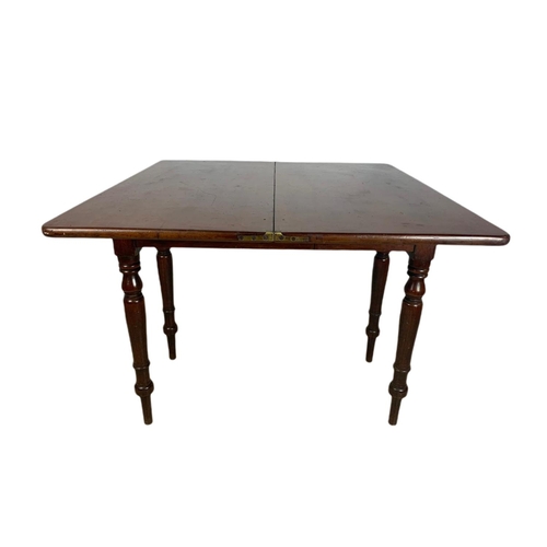 863 - Victorian mahogany tea table 97/46/78cm.