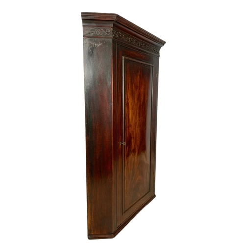 909 - Tall Georgian inlaid mahogany hanging corner cupboard with 3 fitted shelves. 80/49/120cm