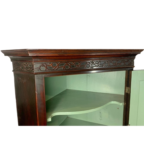 909 - Tall Georgian inlaid mahogany hanging corner cupboard with 3 fitted shelves. 80/49/120cm