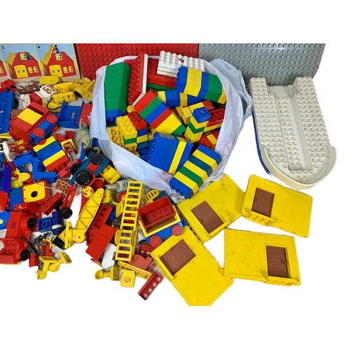 291 - Large quantity of Duplo