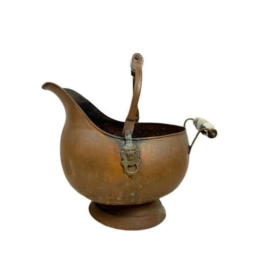 322 - Vintage copper coal scuttle. 47/34cm