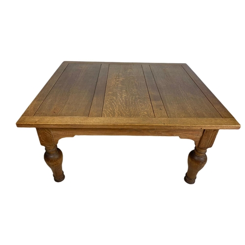 808 - Large oak coffee table. 106.5/91/53cm