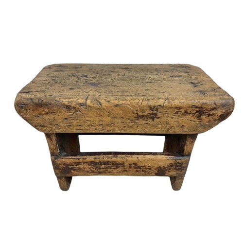 899 - 19th century pine stool. 40/21/30cm