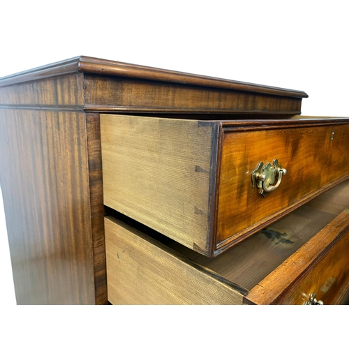 900 - Large early 19th century mahogany chest of drawers. 79/58/117.5cm