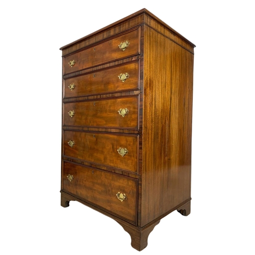 900 - Large early 19th century mahogany chest of drawers. 79/58/117.5cm