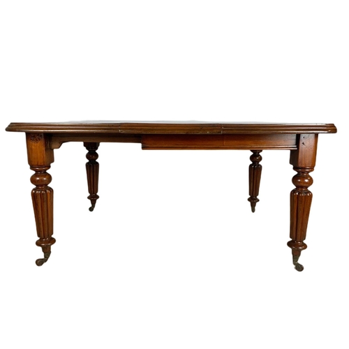 913 - Victorian mahogany dining table, 150x116x72cms